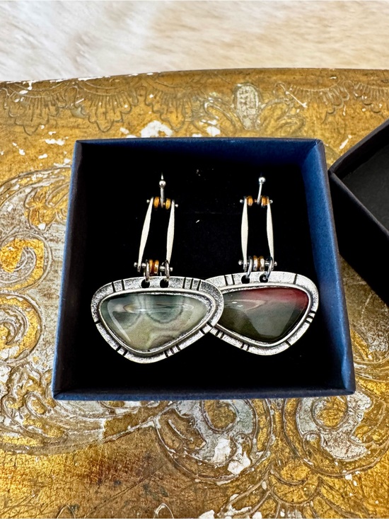 Jewelry - NEW silver & faux abalone statement earrings
